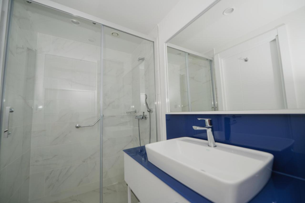 Blue Orbi City Hotel Батуми Екстериор снимка