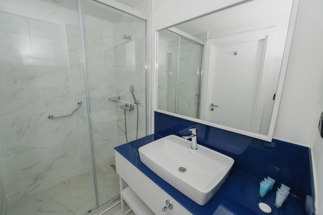 Blue Orbi City Hotel Батуми Екстериор снимка